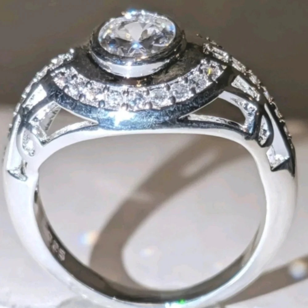 High Quality Sophistication Mens 925 Silver Ring Halo Centerpiece Sz9